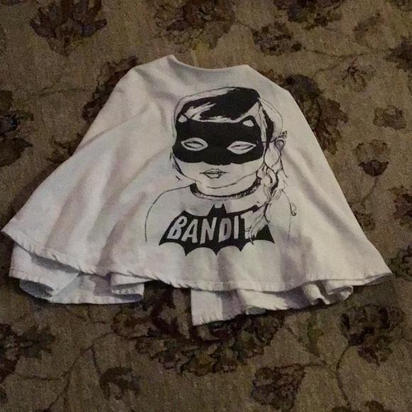 Cape - Picture 1 of 5